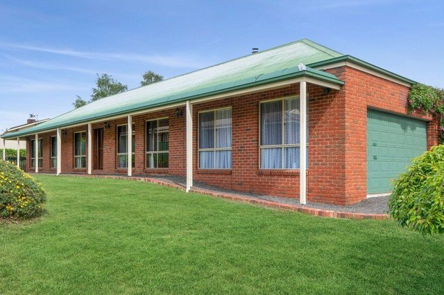 42 Warren Street, VIC 3444