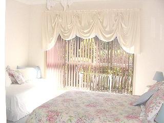 Guest Room (2003-09-20)