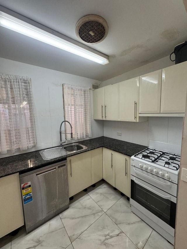 11 Adelphi Crescent, NSW 2767