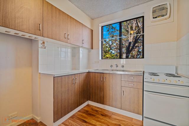 10/2 Walsh Place, ACT 2605