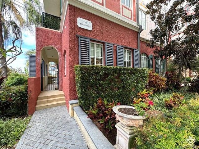 64/3030 The Boulevard, QLD 4211