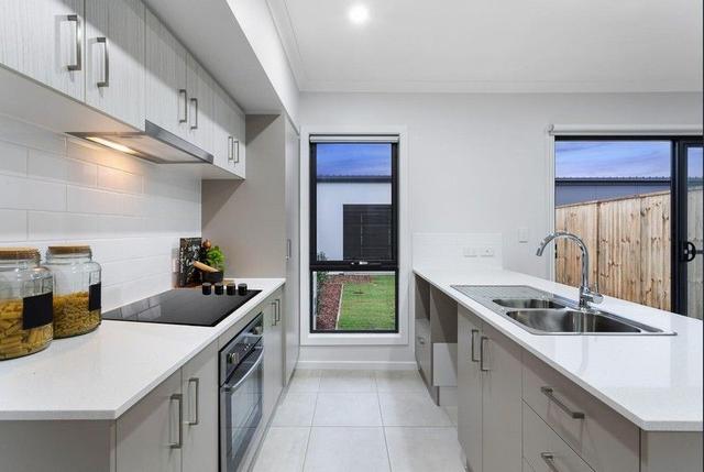 2/24 Walsham St, QLD 4500