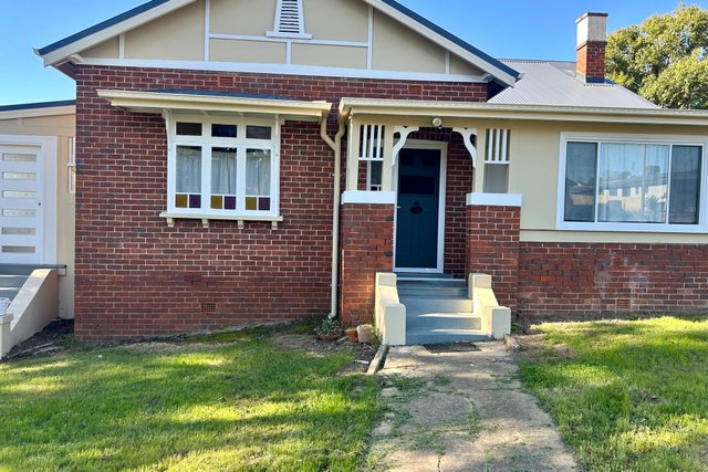 75 Binalong Street, NSW 2587