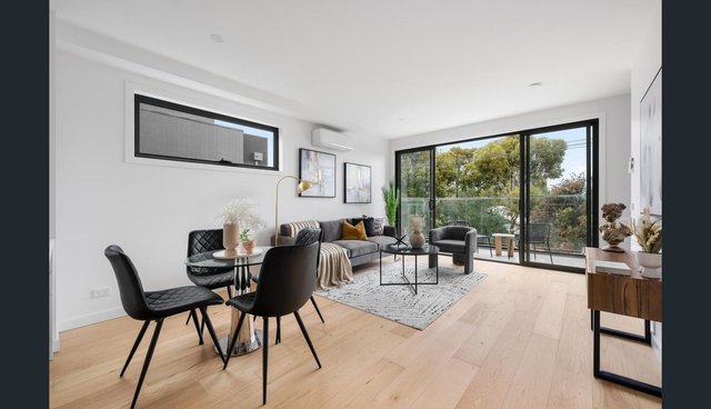 2/16 Irvine Crescent, VIC 3055