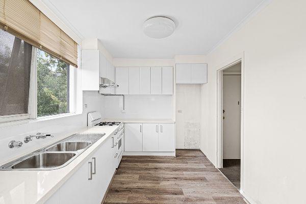 10/12 Stradbroke Avenue, VIC 3084