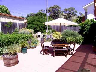 Outdoor Entertaining (2005-01-05)