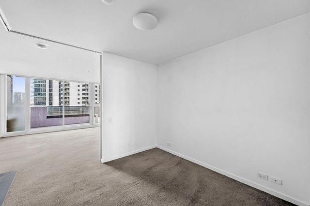 S807/231 Harbour Esplanade, VIC 3008