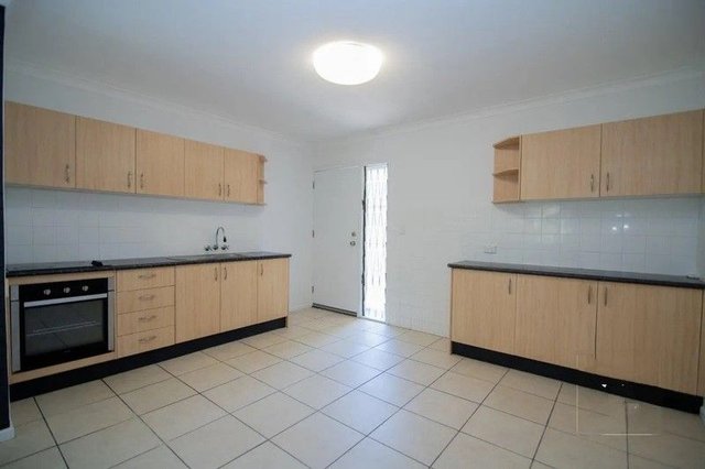 1/7 Deighton Road, QLD 4102