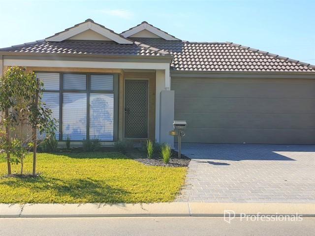 61 Lancaster Loop, WA 6112