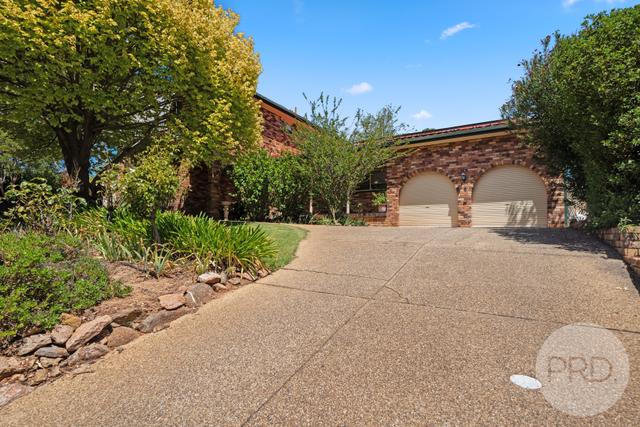 6 McCoullough Drive, NSW 2650
