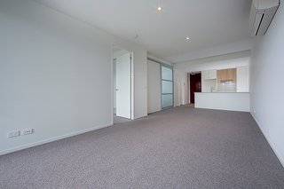 Lounge/Dining