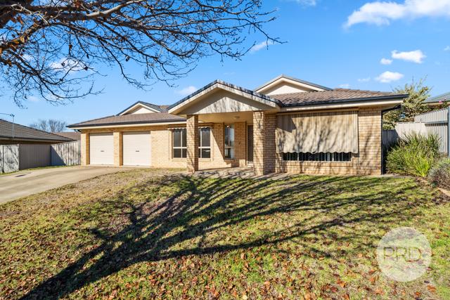 2 Cowan Place, NSW 2650