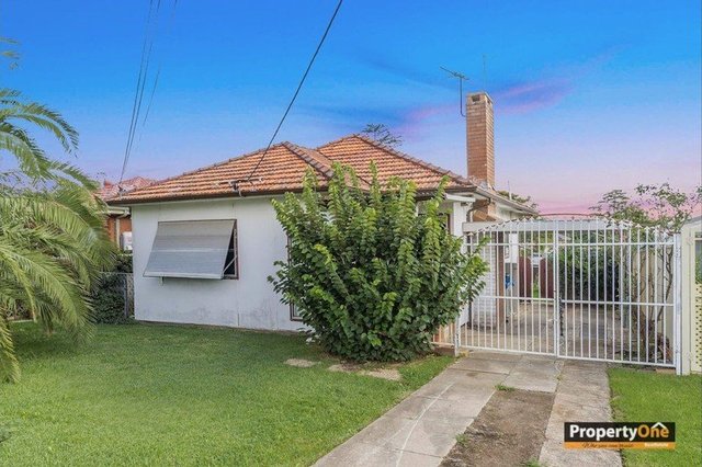 8 Allowrie Road, NSW 2163