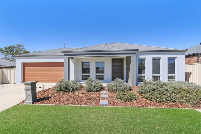 4 McDougall Grove, VIC 3690