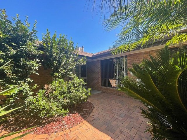 4 Benn Crescent, NSW 2640