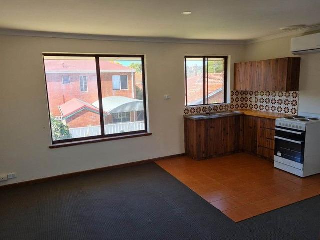 8/126 Central Av, WA 6052