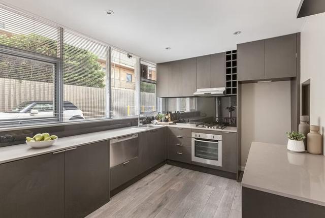 GF/12 Marine Parade, VIC 3182