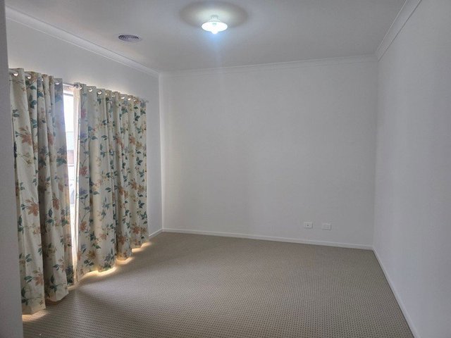 8 Topiary Road, VIC 3336