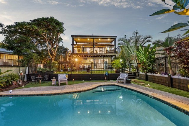 10 Warrener Street, QLD 4211
