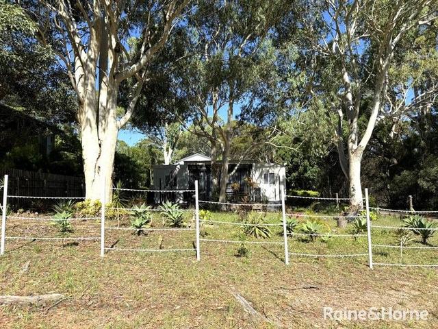 11 Centre Road, QLD 4184