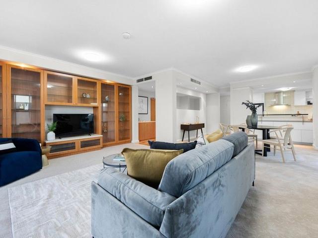28/1 Henry Lawson Walk, WA 6004