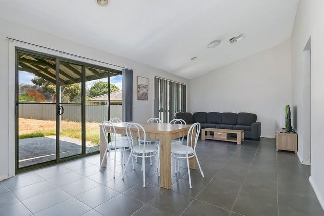 5 Honeyeater Cct, NSW 2640