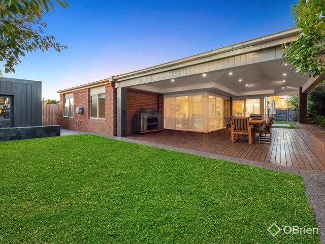 13 Chesil Court, VIC 3805