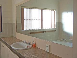 Bathroom (2011-08-23)