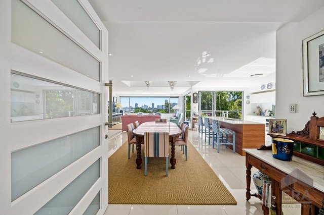 9 View Street, QLD 4220