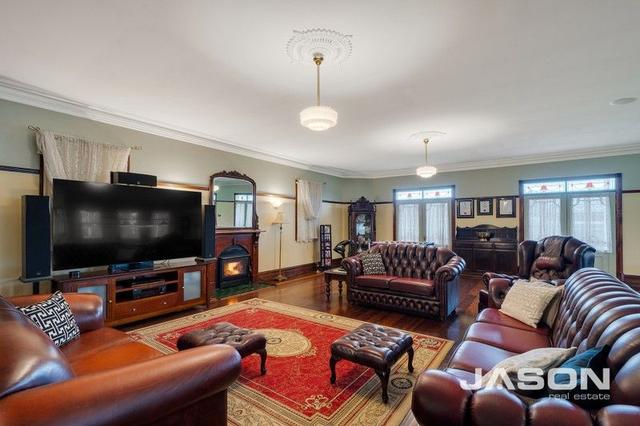 15 Haddington  Crescent, VIC 3059