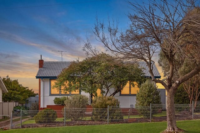 86 Crest Road, NSW 2620