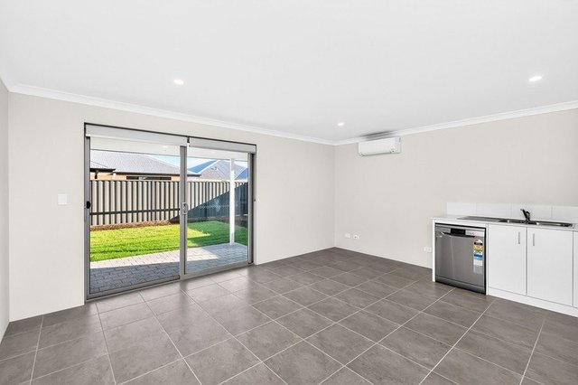 30 Brumlow Way, WA 6180