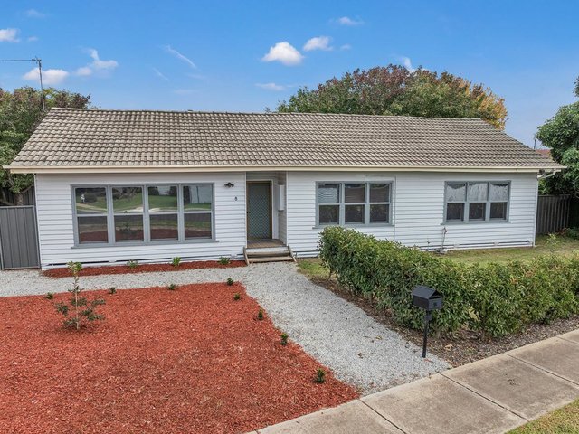 8 Pine Street, VIC 3564