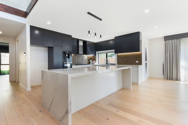 15 Waterside Crescent, VIC 3170