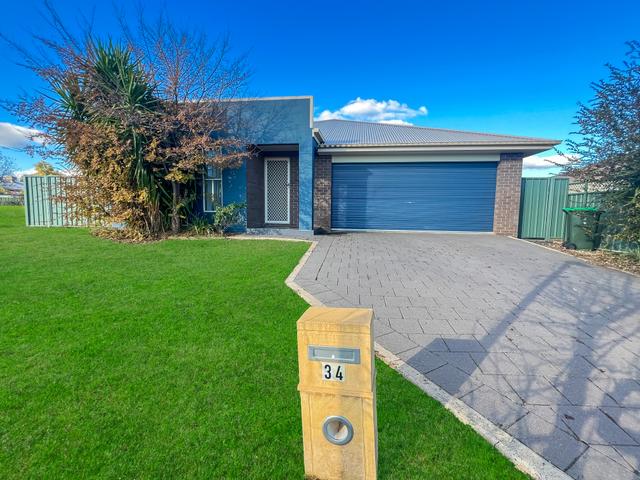34 Dalbeattie Crescent, NSW 2830