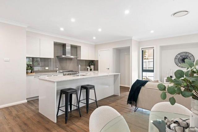 33 Sapphire Place, QLD 4221