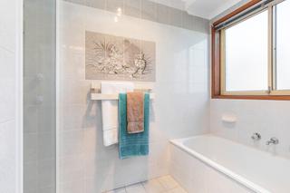 Bathroom (2016-05-05)