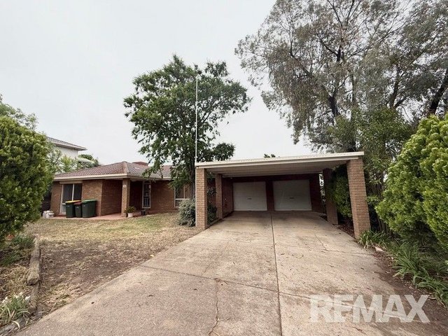 24 McCoullough Drive, NSW 2650