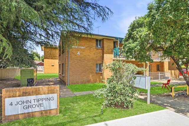 11/4 John Tipping Grove, NSW 2750