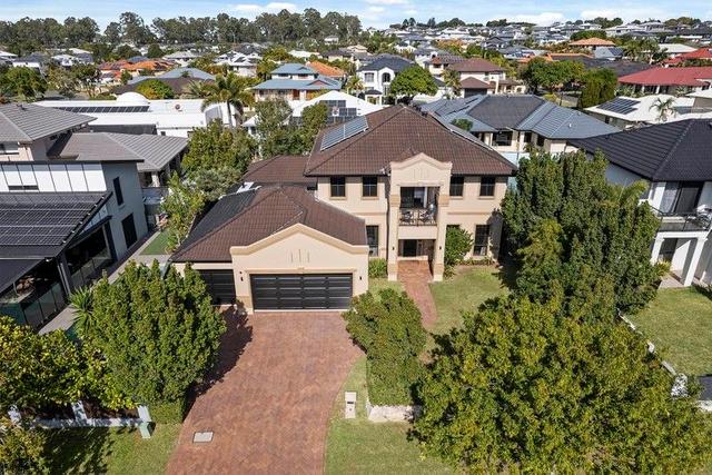 8 Azienda Place, QLD 4035