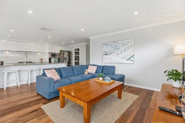 14 Plunkett Drive, NSW 2650