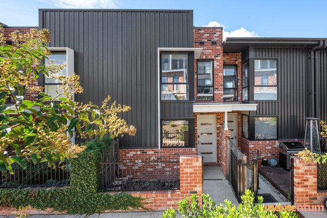 18/2 Eureka Way, ACT 2611