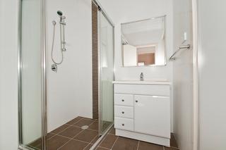 Bathroom (2013-04-15)
