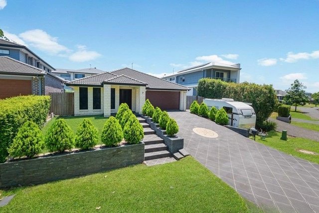 7 Terraldon Place, QLD 4035