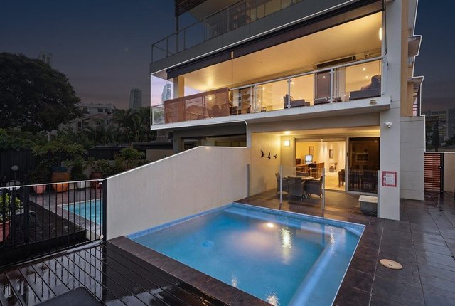 2/19 Paradise Island, QLD 4217