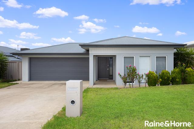 11 Mullagh Crescent, NSW 2650