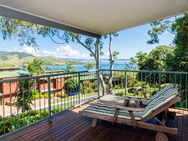 Heliconia 4/1 Flametree Grove, QLD 4803