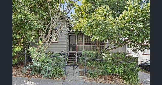 36 Lockhart St, QLD 4102