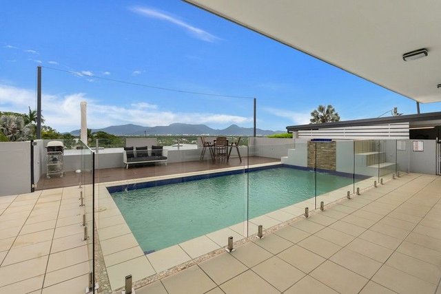 4 Knowles Street, QLD 4870