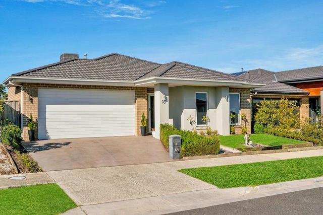 18 Strettle Crescent, VIC 3977